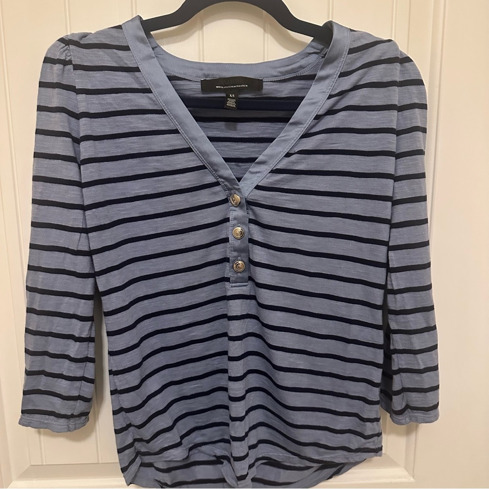 White House Black Market size XS Women's Striped V-Neck Top - Blue